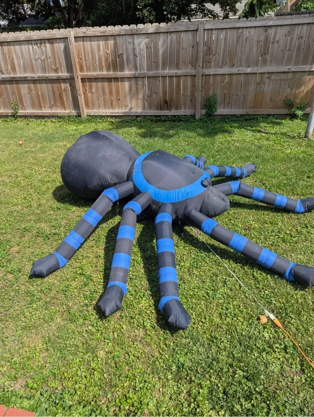 8 Foot Jumbo Spider Halloween Airblown Inflatable  Indoor & Outdoor Gemmy